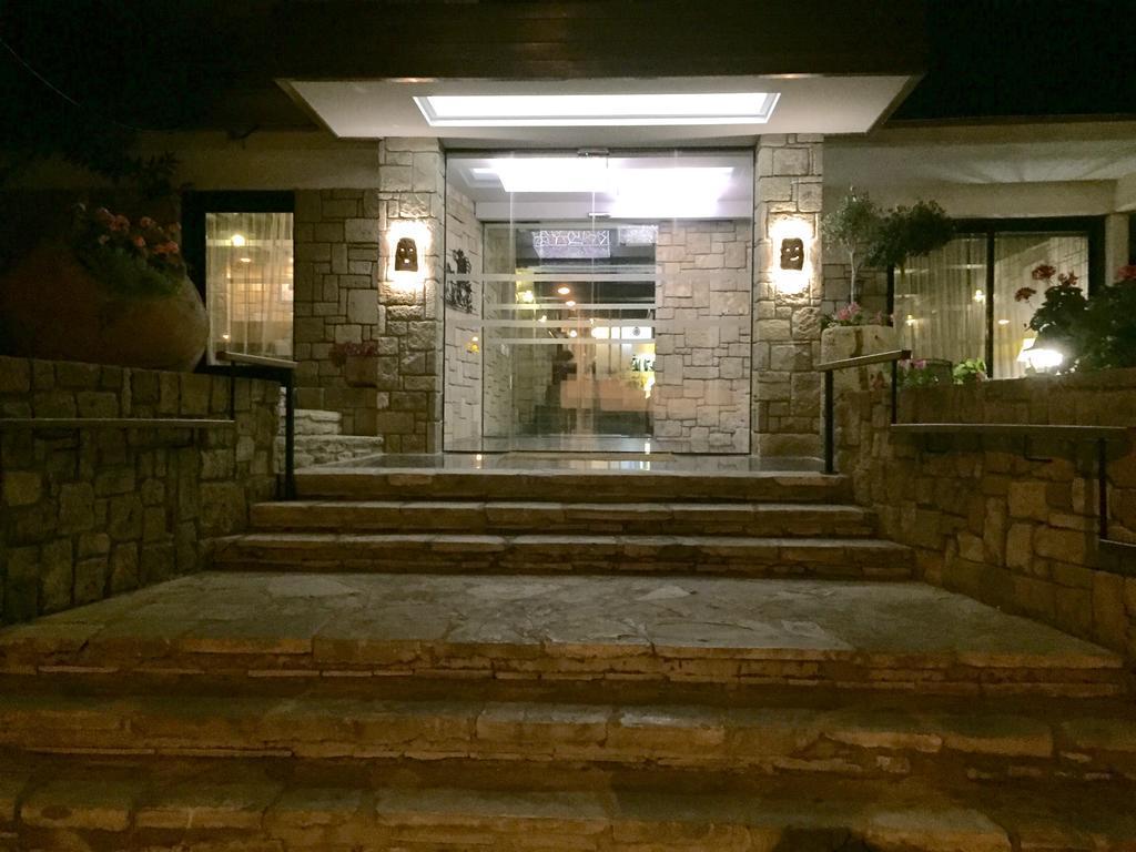 Dionysos Central بافوس المظهر الخارجي الصورة