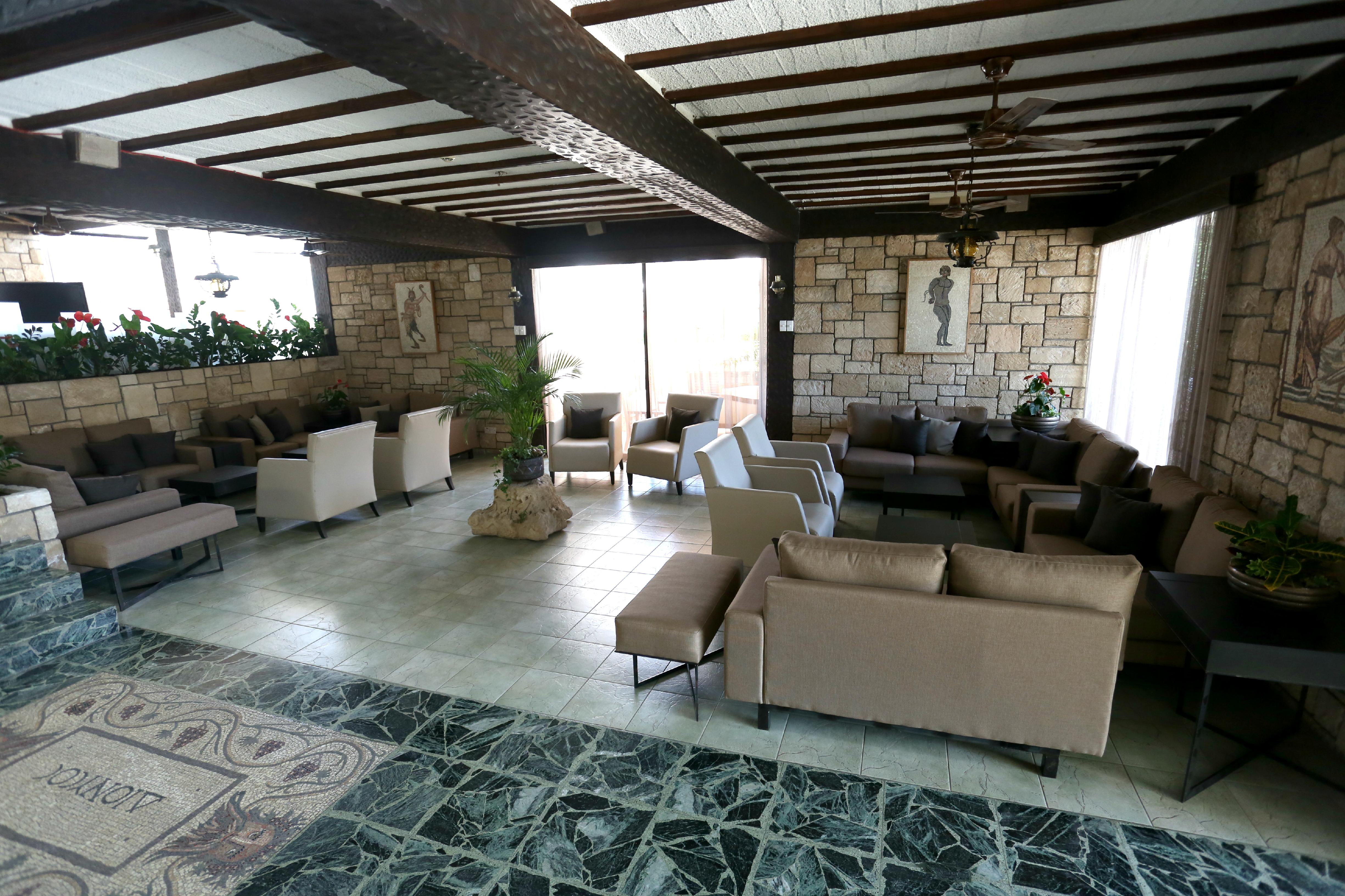 Dionysos Central بافوس المظهر الخارجي الصورة
