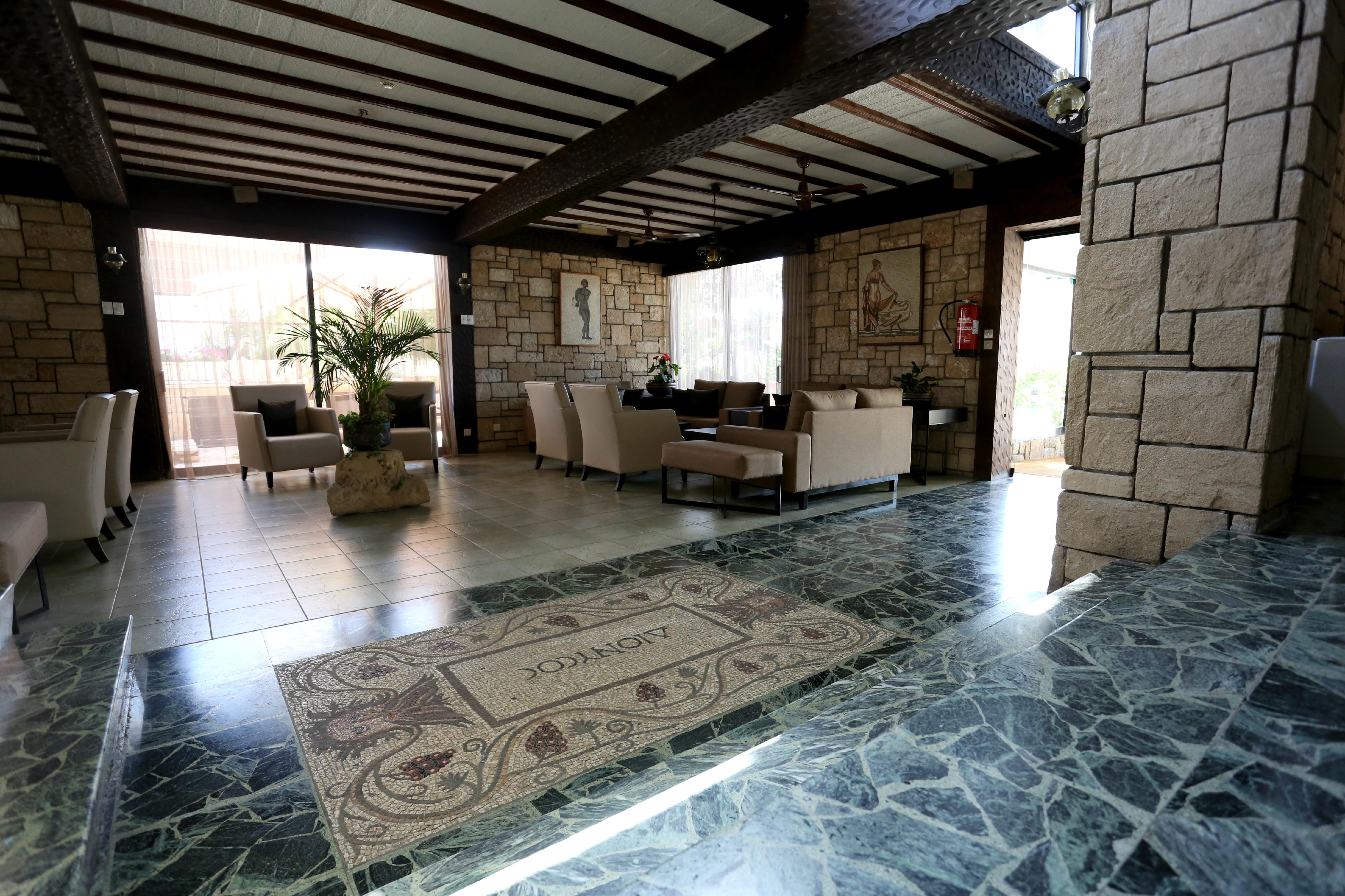 Dionysos Central بافوس المظهر الخارجي الصورة