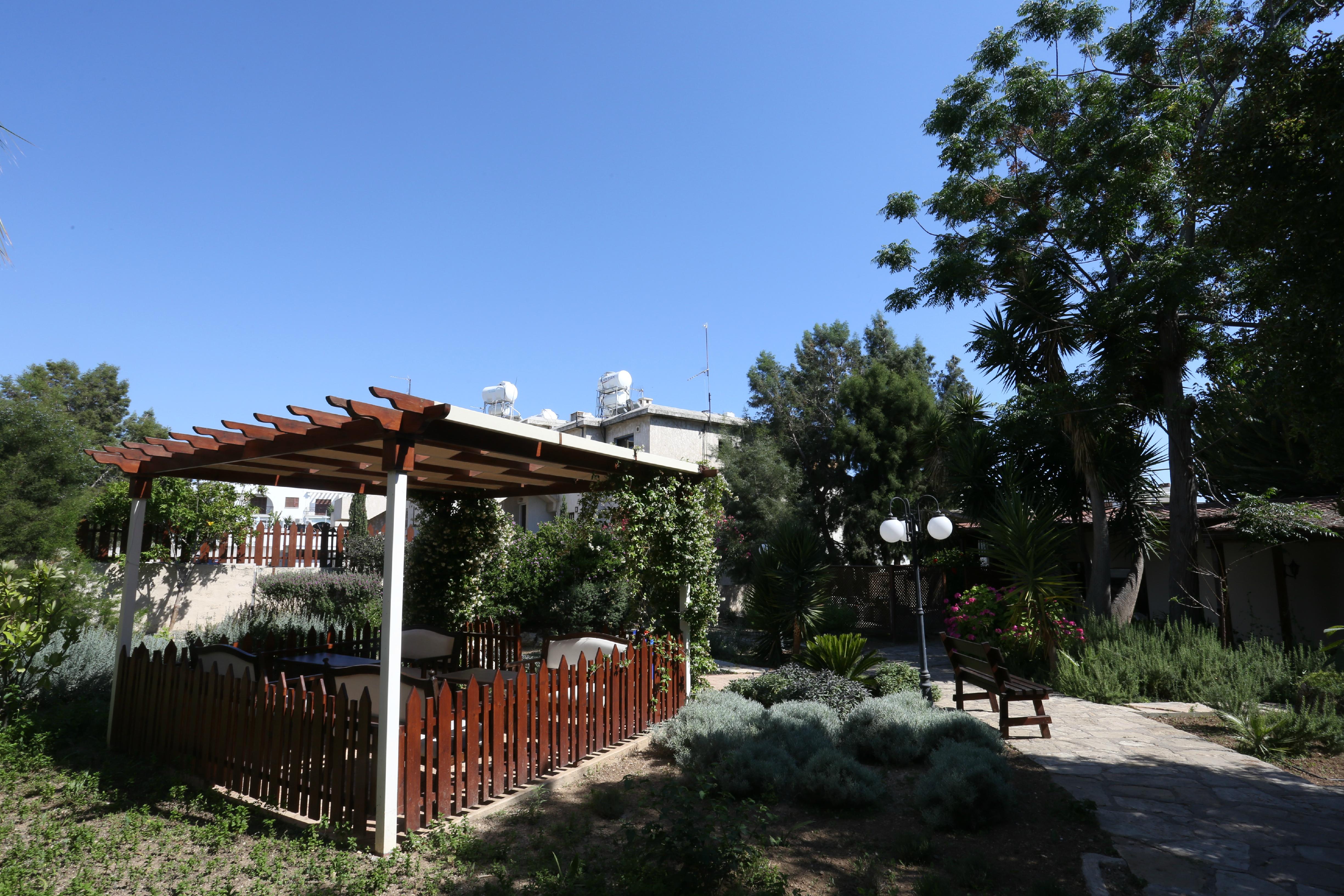 Dionysos Central بافوس المظهر الخارجي الصورة