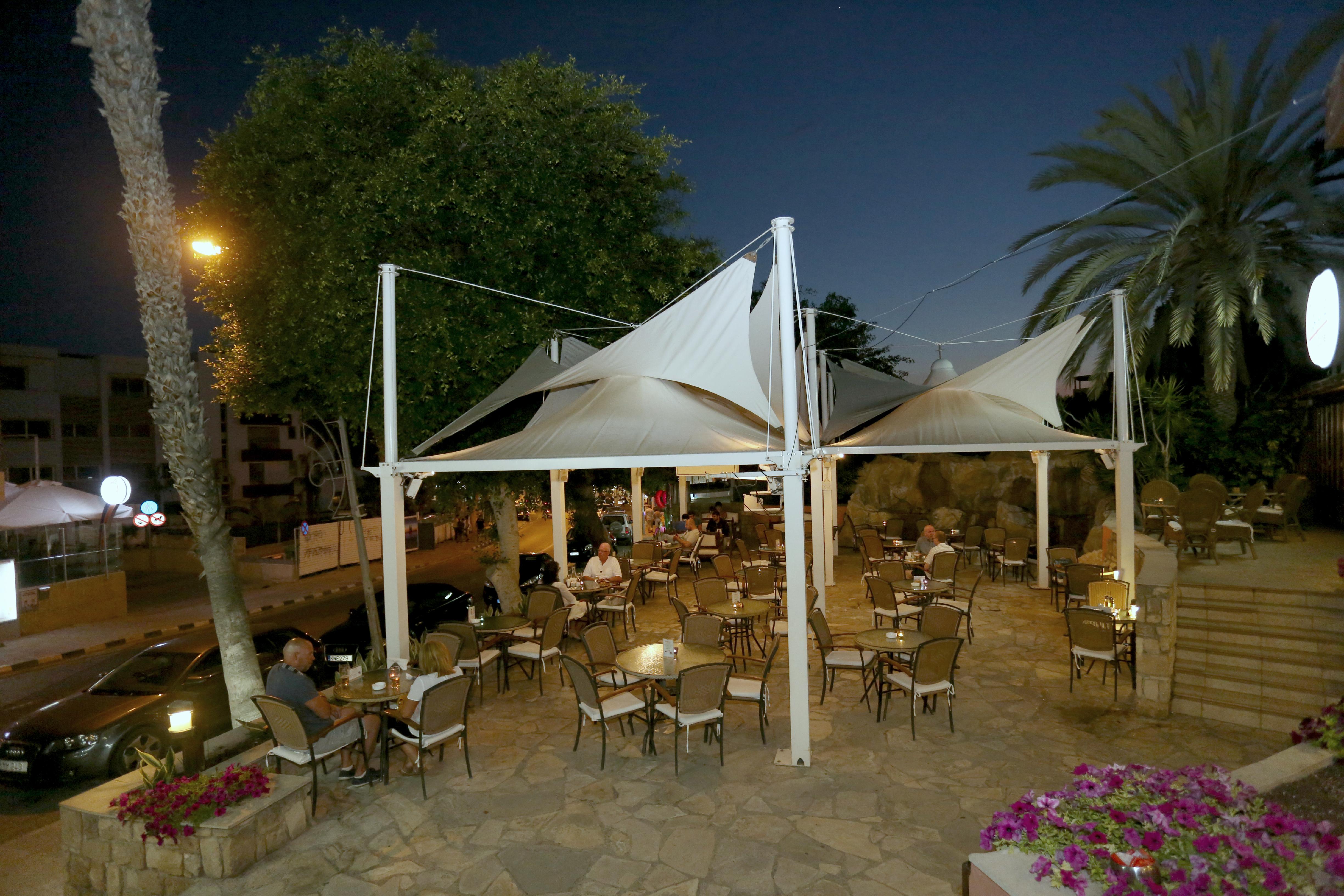 Dionysos Central بافوس المظهر الخارجي الصورة