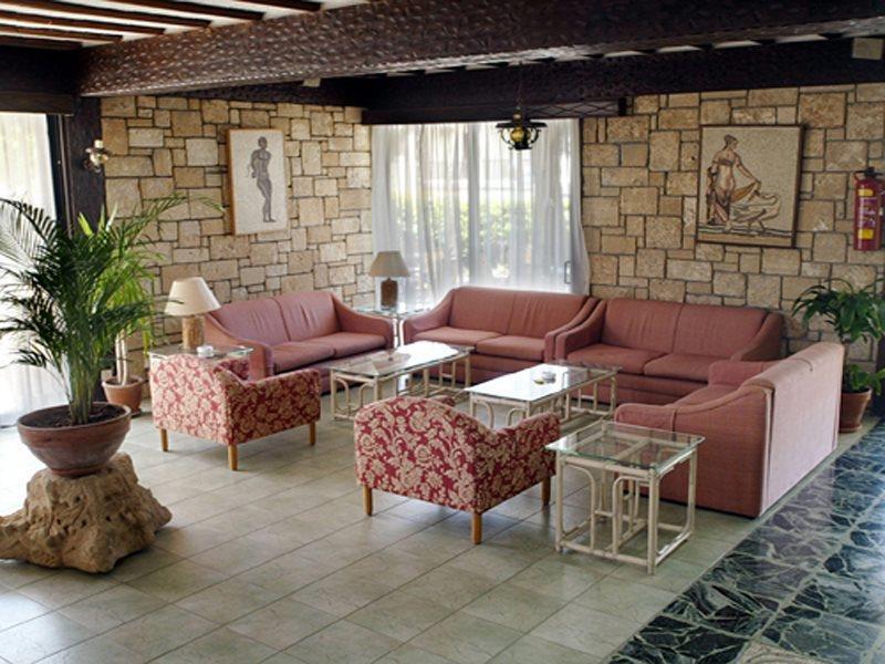 Dionysos Central بافوس المظهر الخارجي الصورة