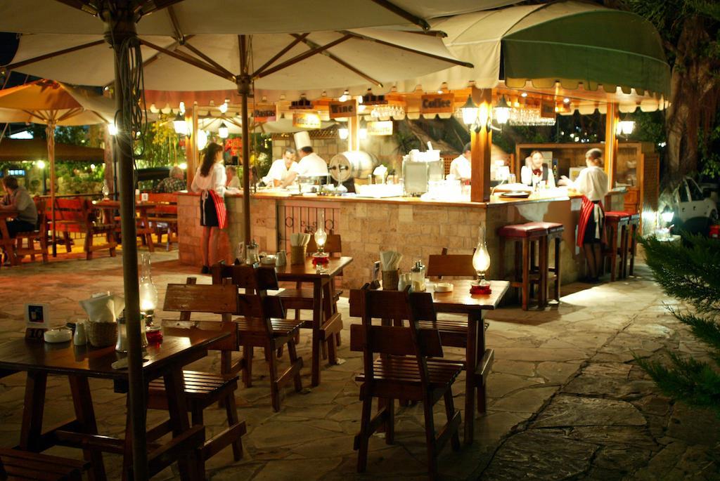 Dionysos Central بافوس المظهر الخارجي الصورة